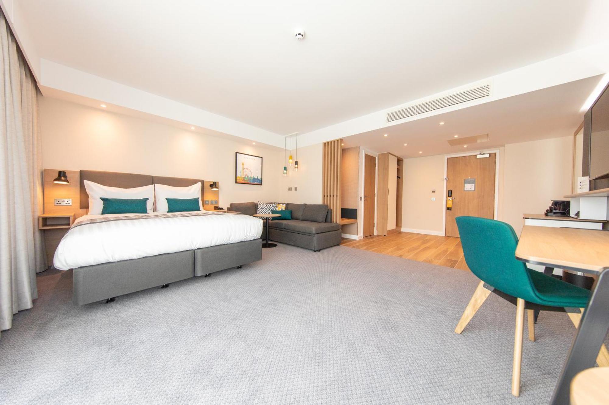 Holiday Inn Blackpool By Ihg Bagian luar foto