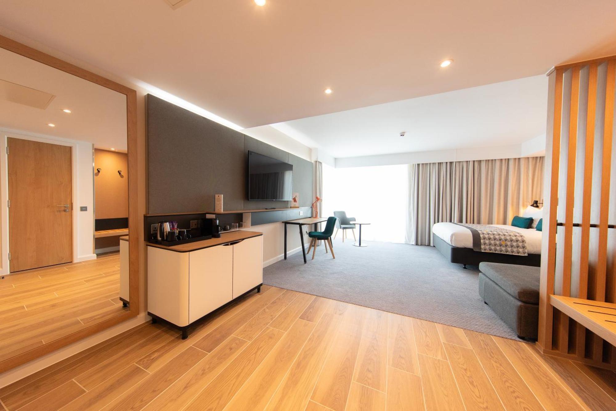 Holiday Inn Blackpool By Ihg Bagian luar foto