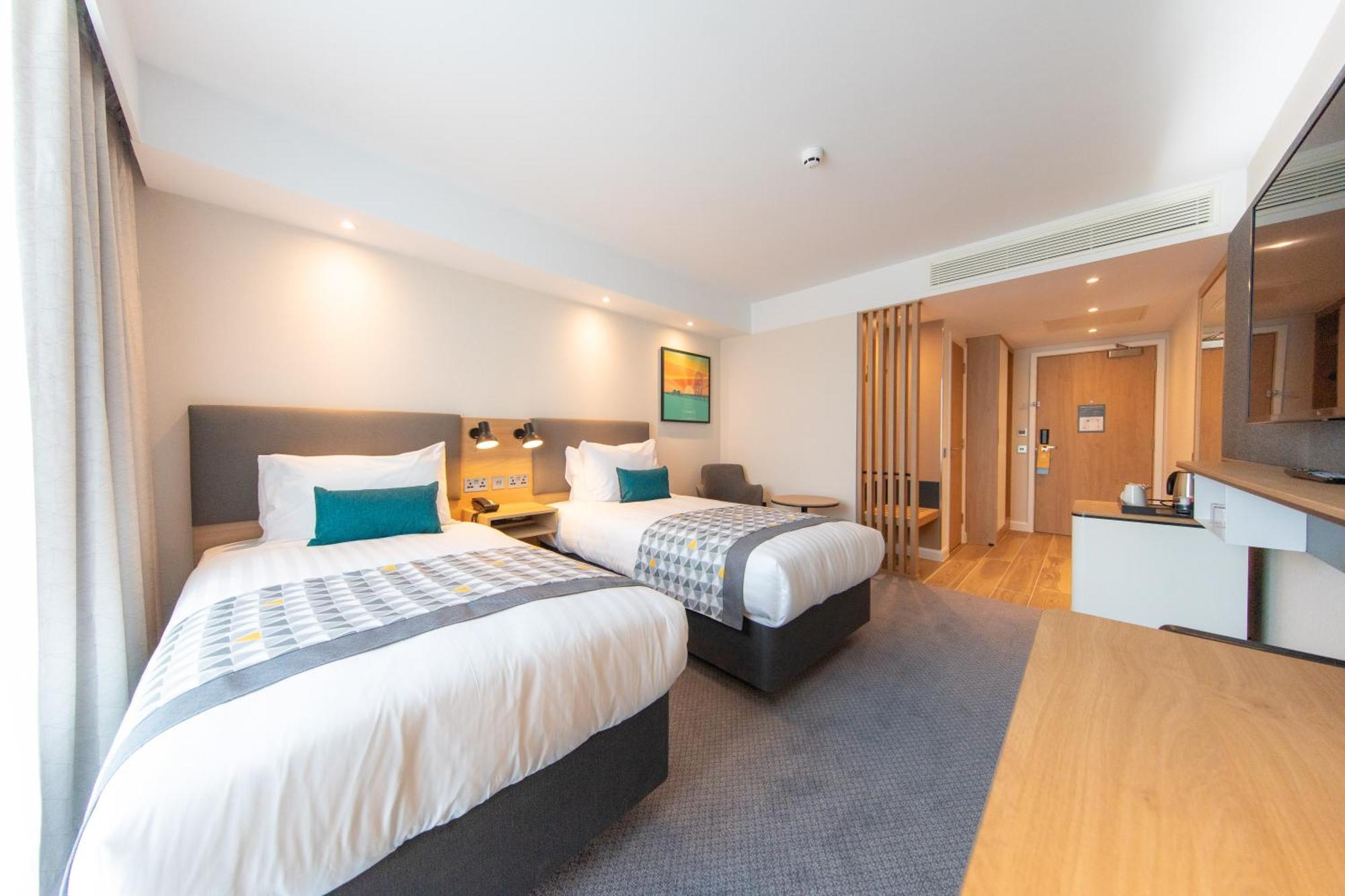 Holiday Inn Blackpool By Ihg Bagian luar foto