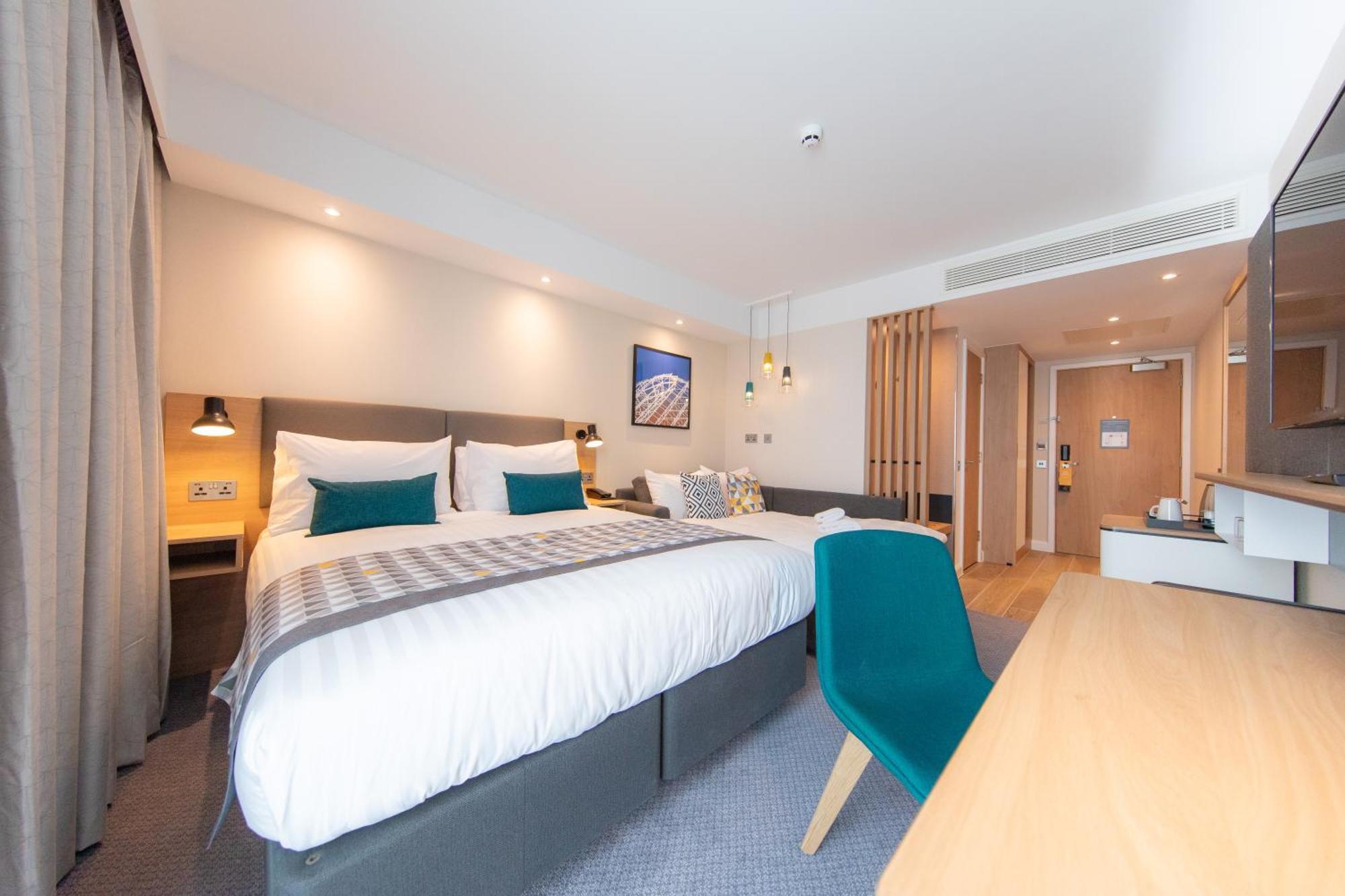Holiday Inn Blackpool By Ihg Bagian luar foto