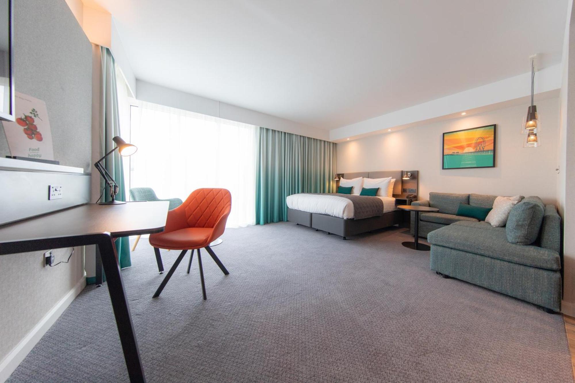 Holiday Inn Blackpool By Ihg Bagian luar foto