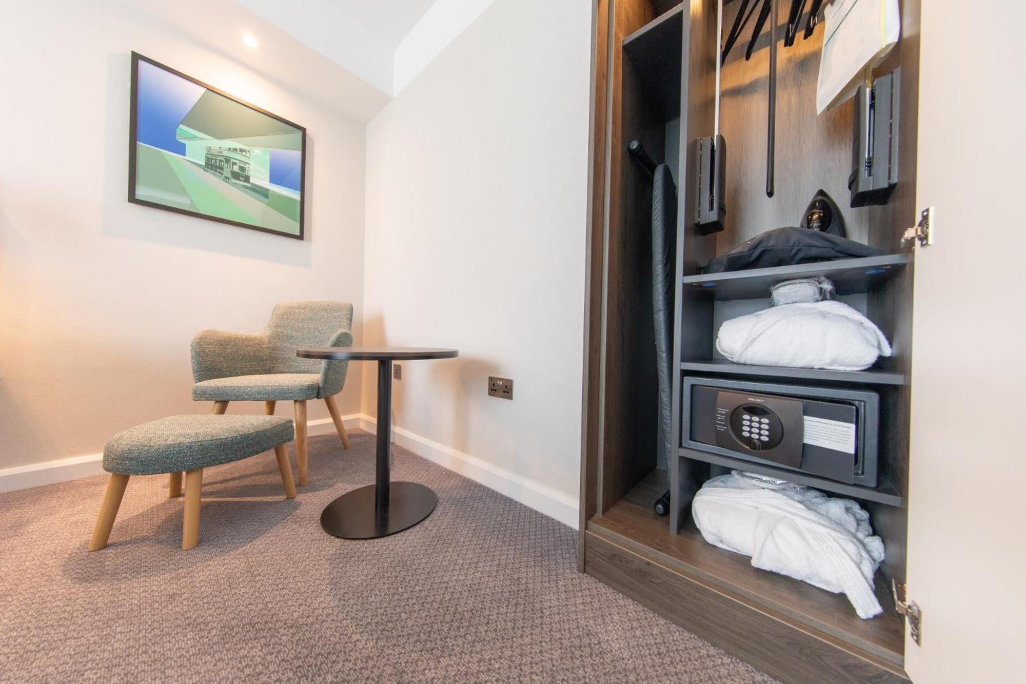 Holiday Inn Blackpool By Ihg Bagian luar foto