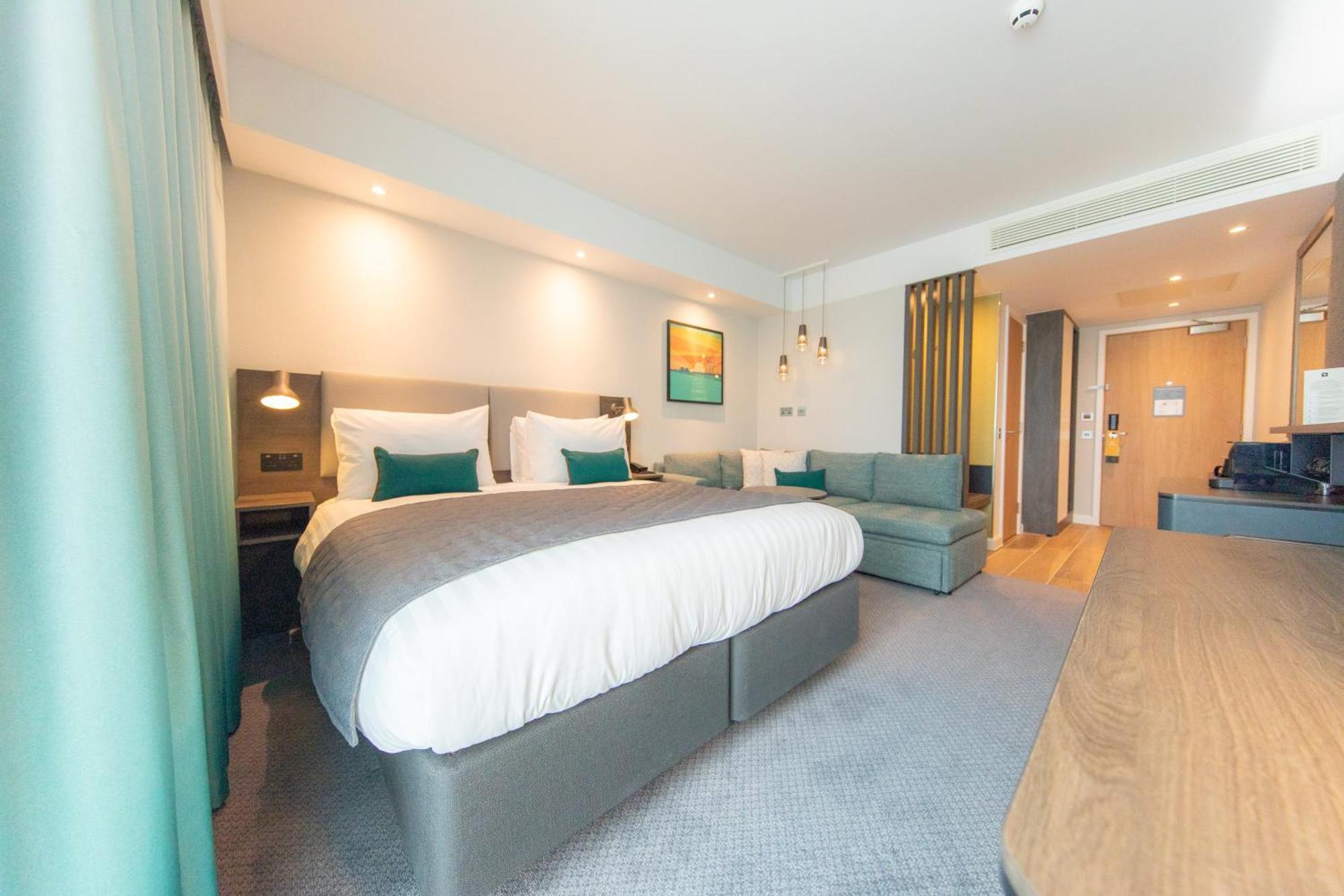 Holiday Inn Blackpool By Ihg Bagian luar foto
