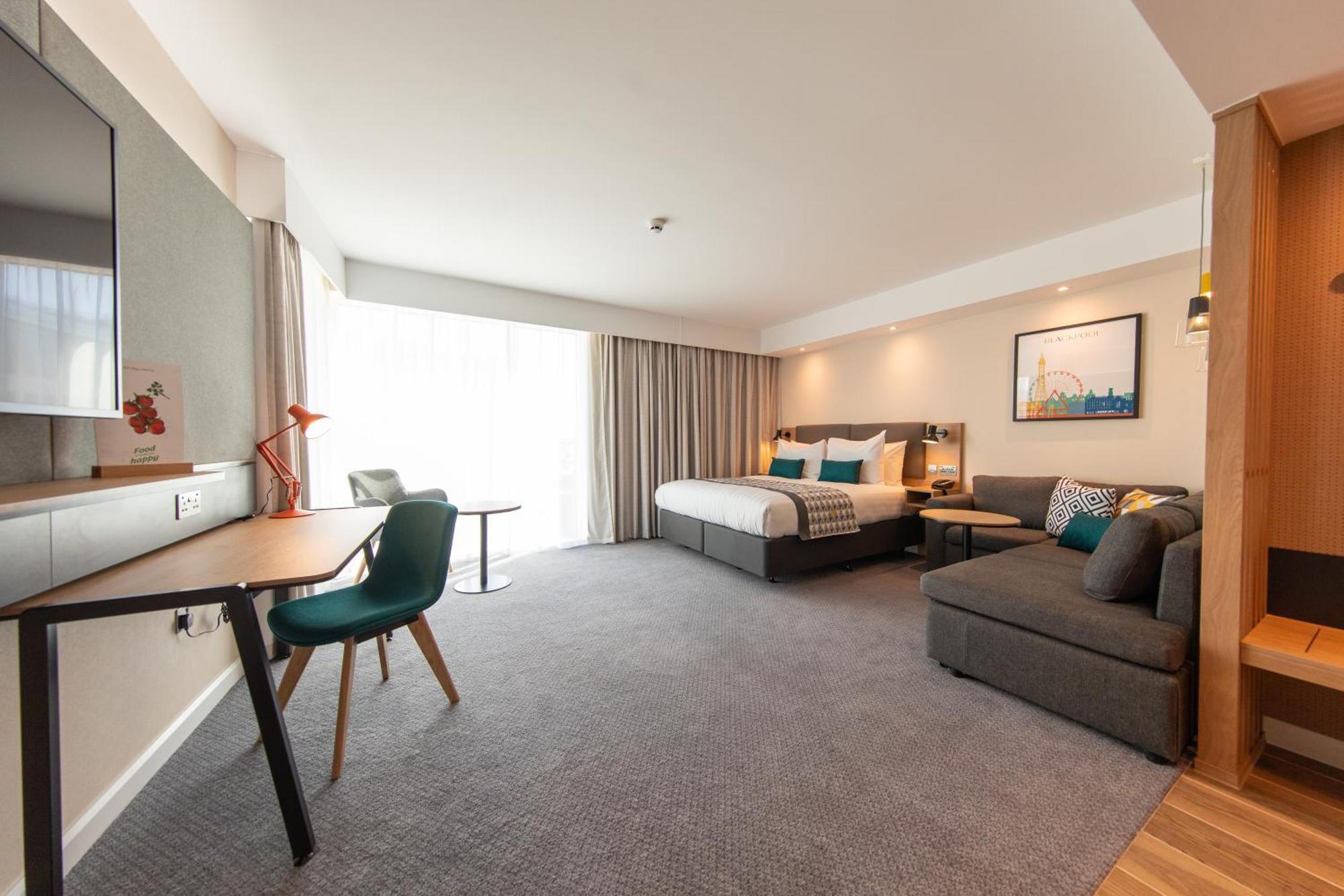 Holiday Inn Blackpool By Ihg Bagian luar foto