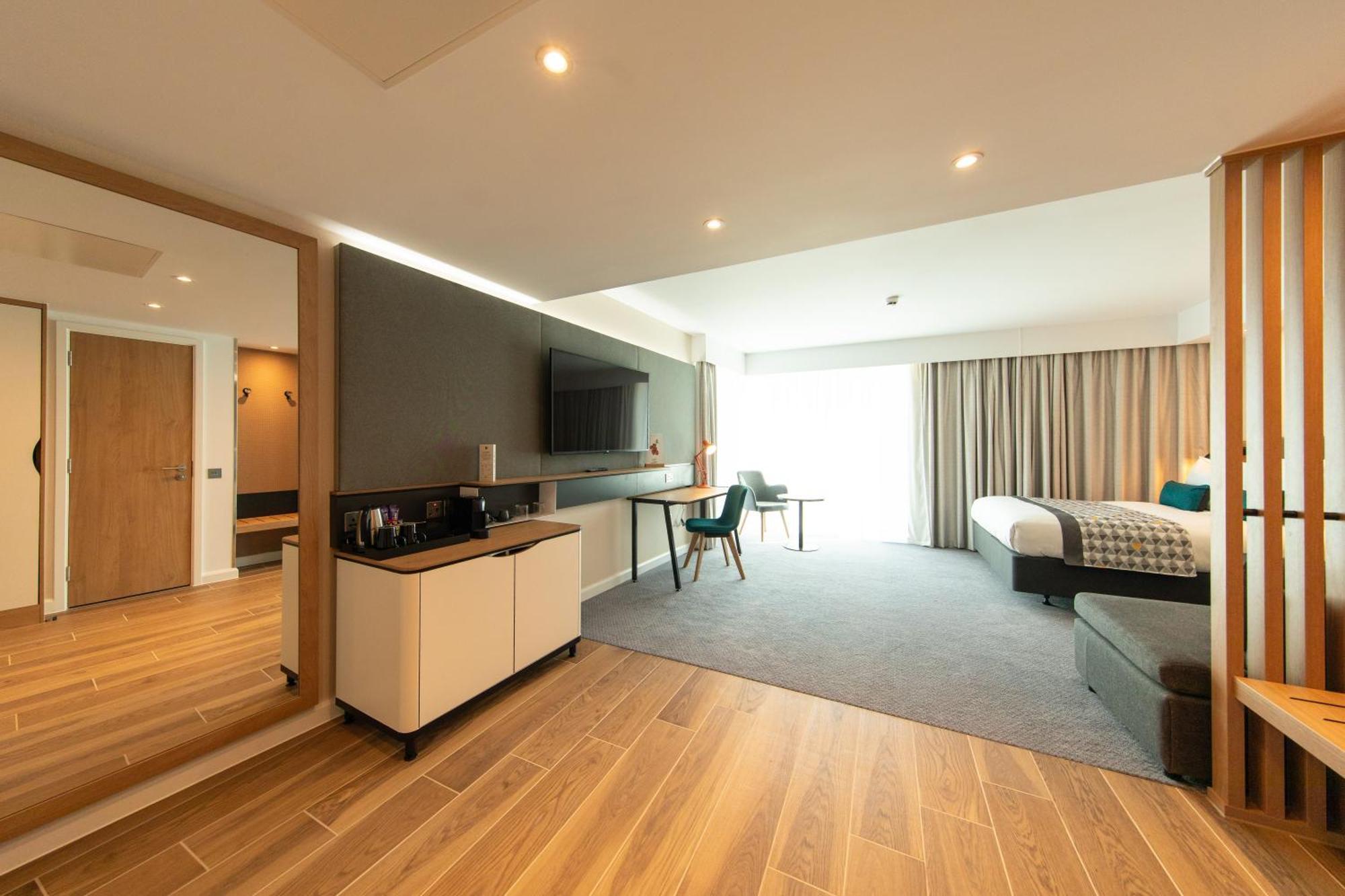 Holiday Inn Blackpool By Ihg Bagian luar foto
