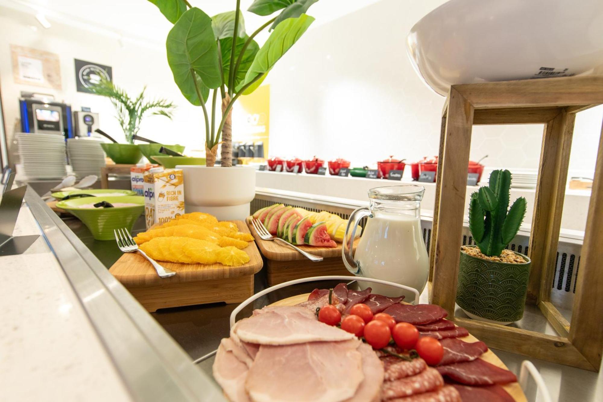 Holiday Inn Blackpool By Ihg Bagian luar foto
