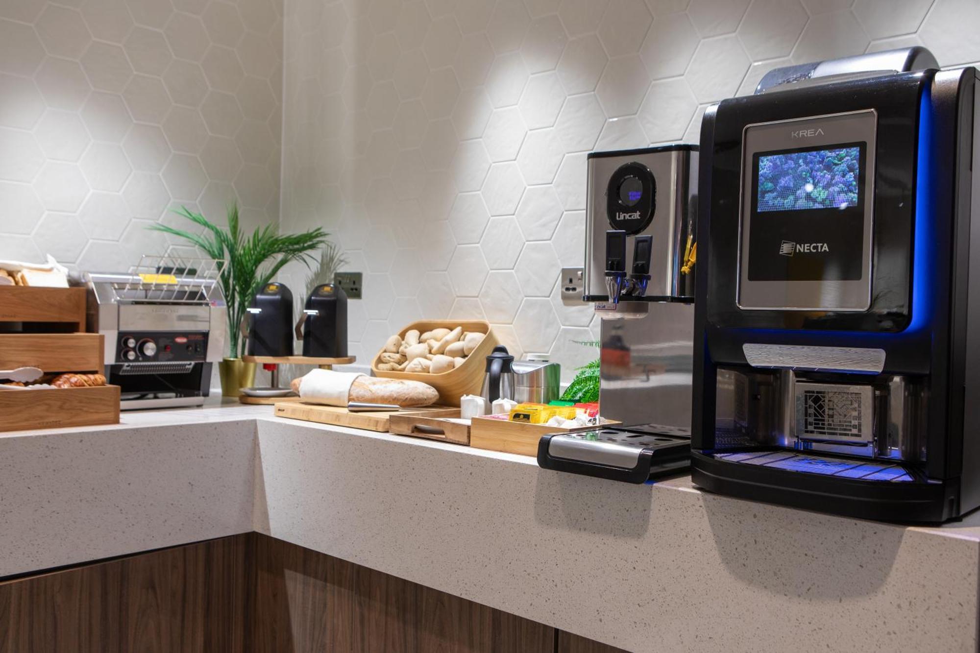 Holiday Inn Blackpool By Ihg Bagian luar foto