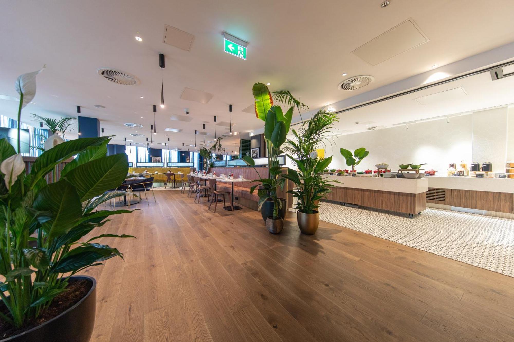 Holiday Inn Blackpool By Ihg Bagian luar foto