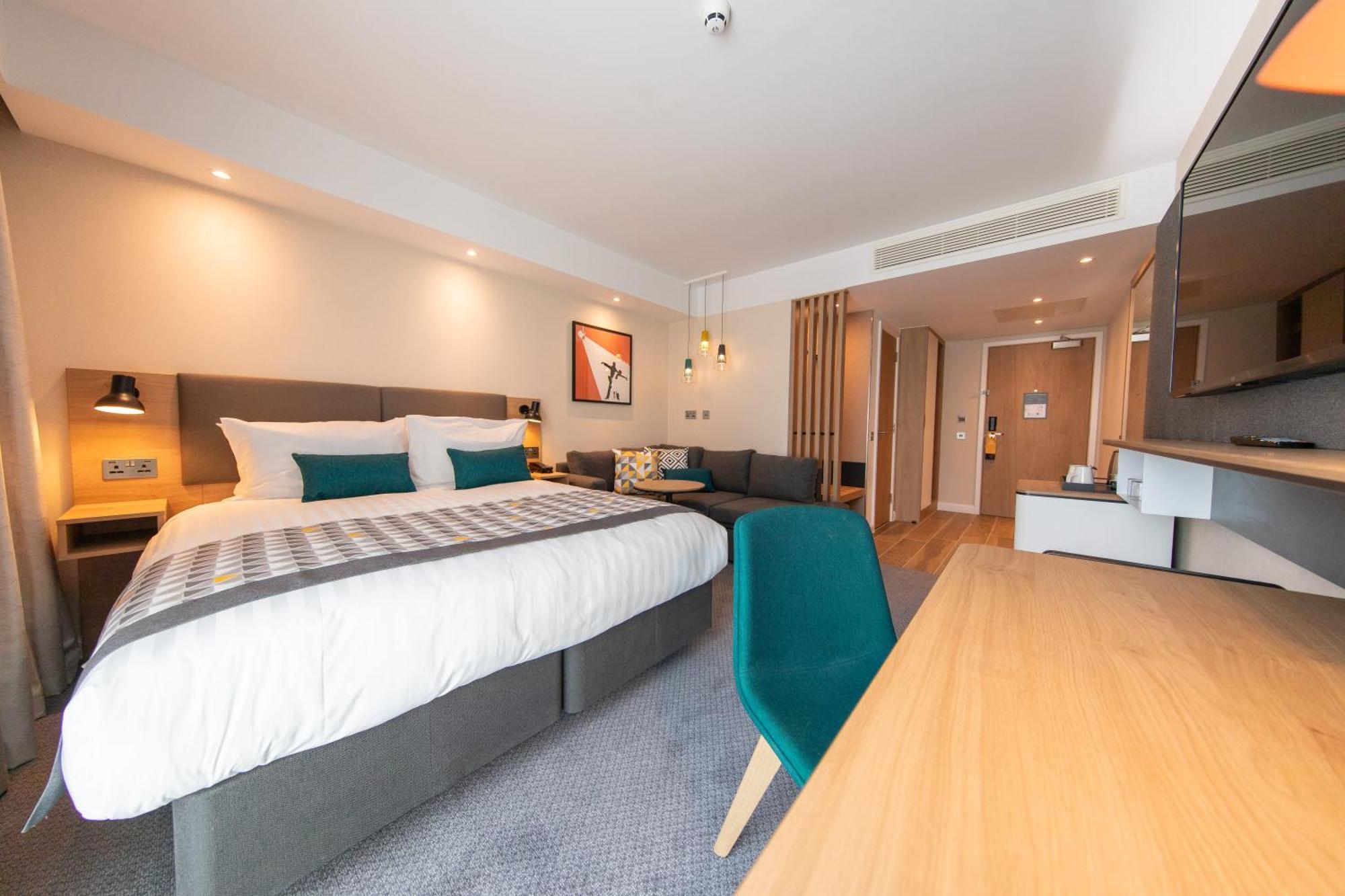Holiday Inn Blackpool By Ihg Bagian luar foto
